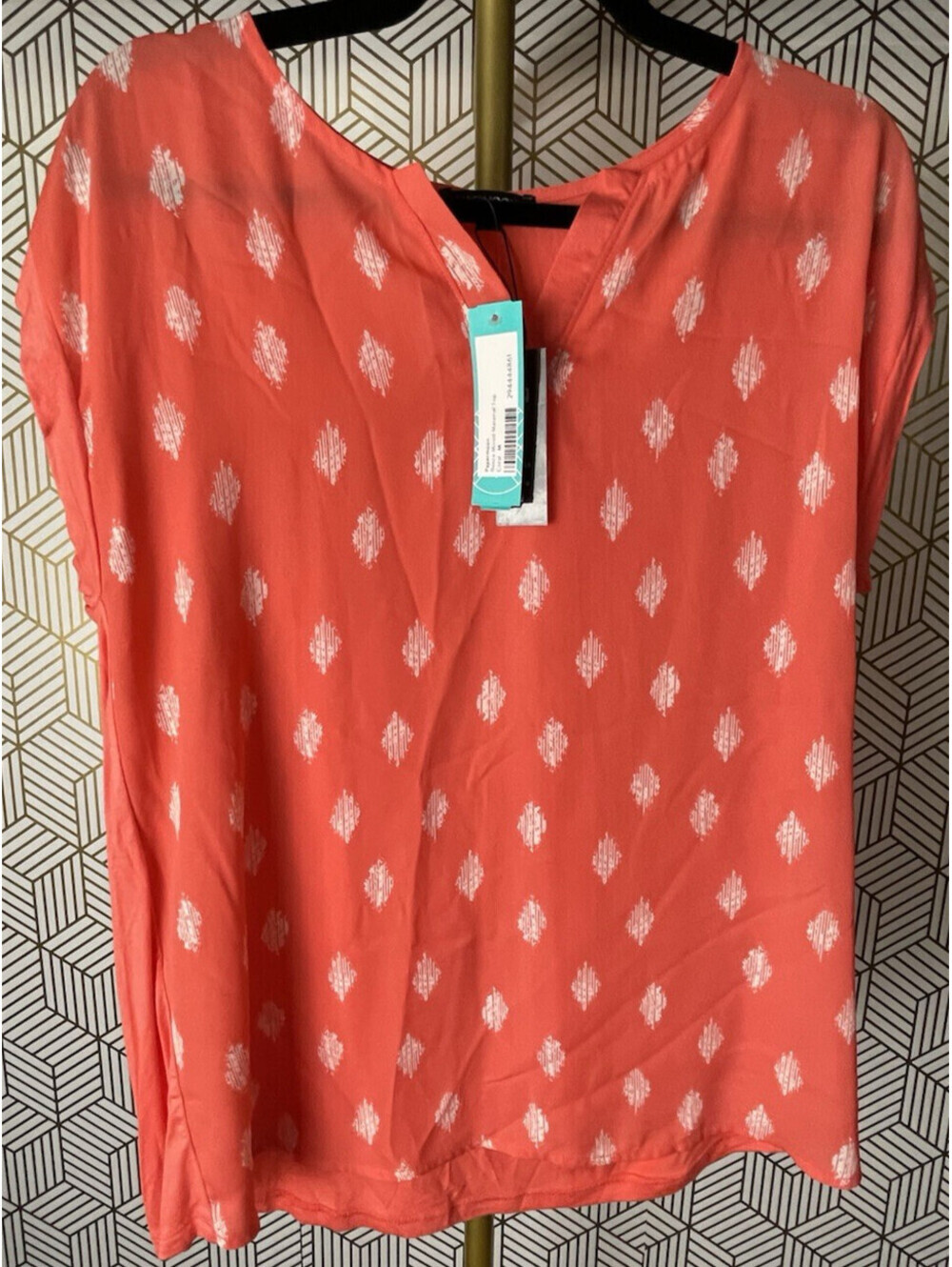 Paper Moon Coral/Orange Sleeveless Top Blouse Size M V-Neck Geometric Pattern